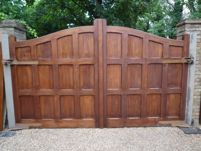 Colour Varnish Advice for Gates and WIP Gate Restoration UK